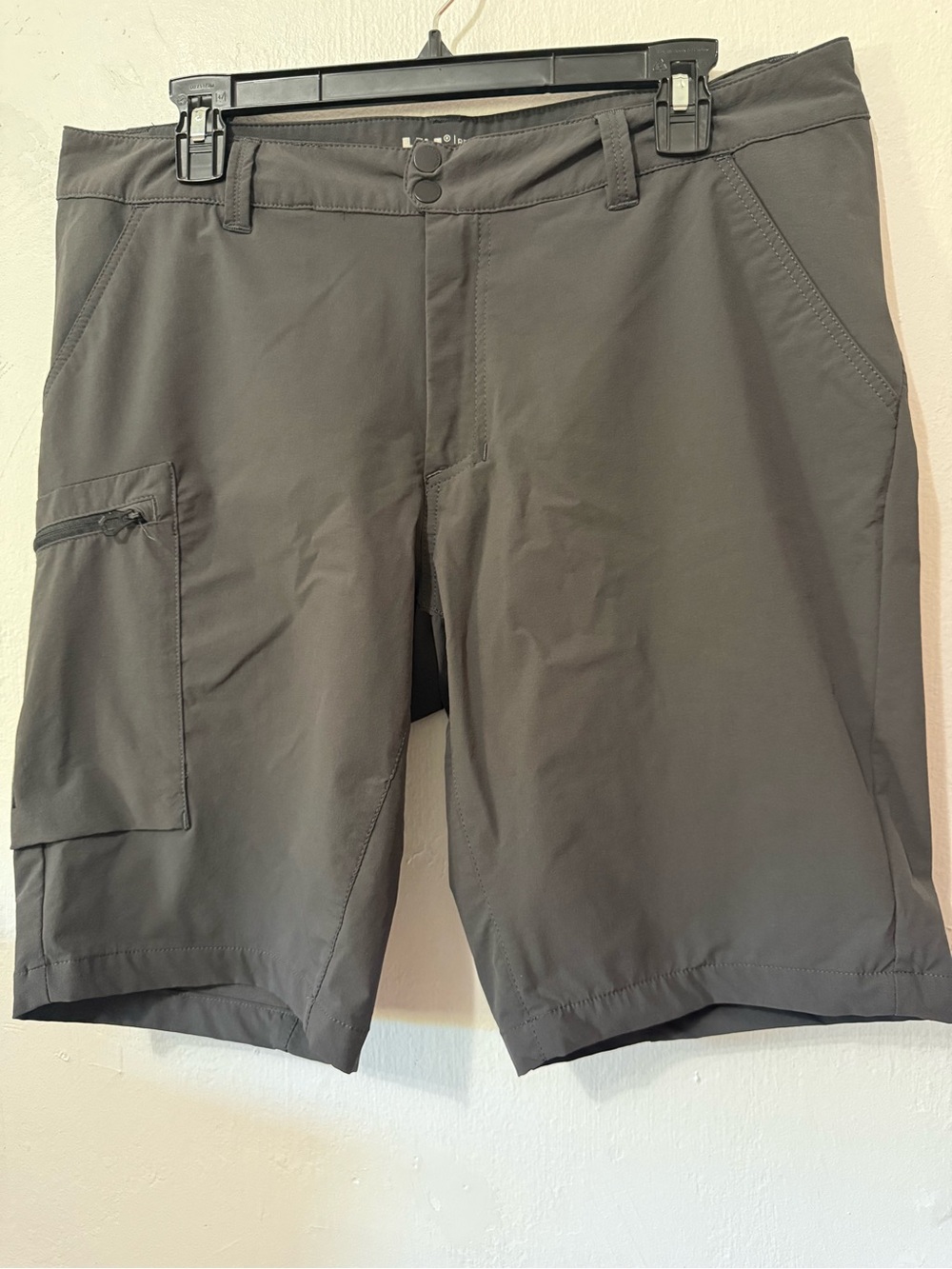 Helly Hansen Shorts Mens Large Gray Regular Fit Brono Softshell Outdoor